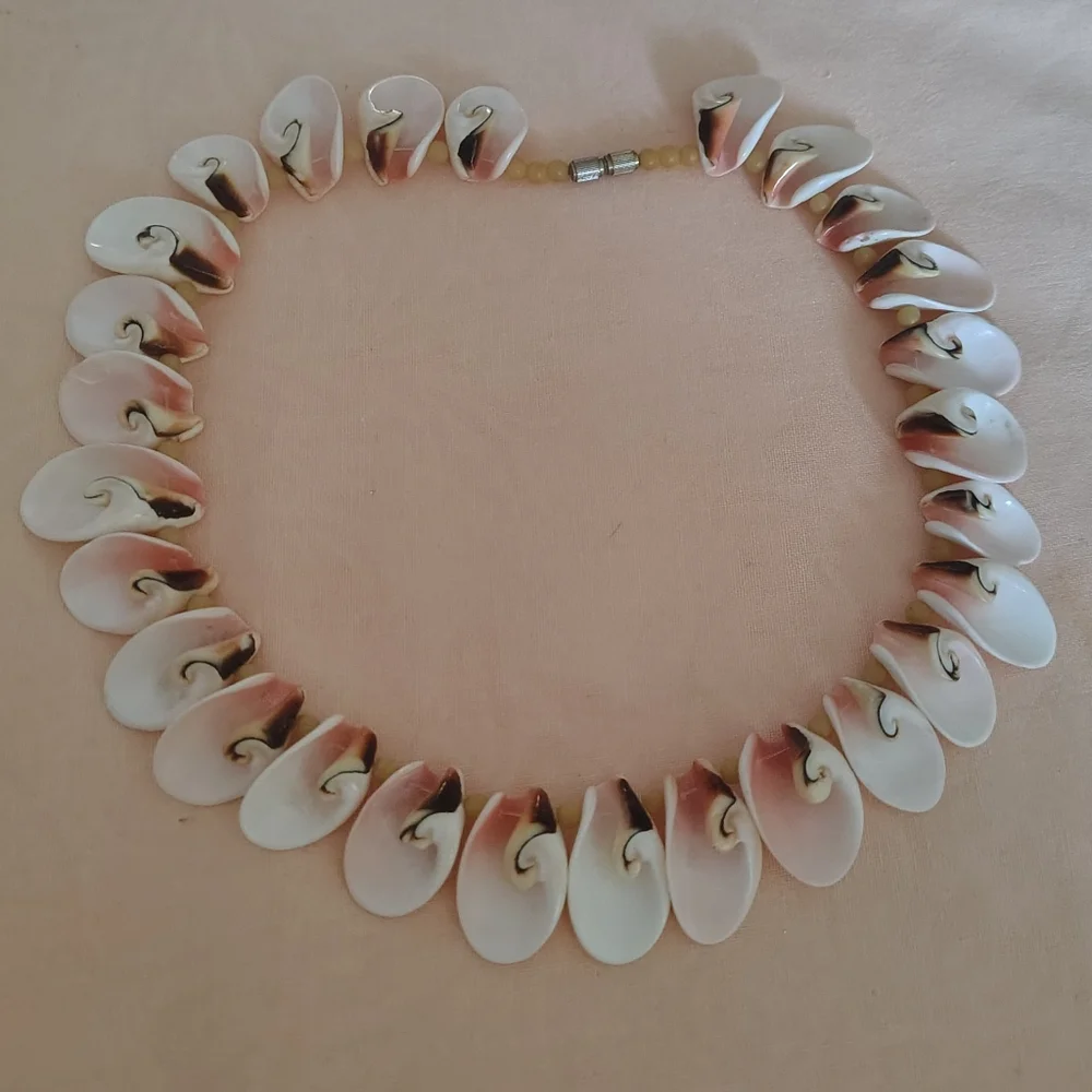 Vintage Luhuanus Strombus Spiral Strawberry Conch Shell Necklace Boho Beach - Picture 4 of 8